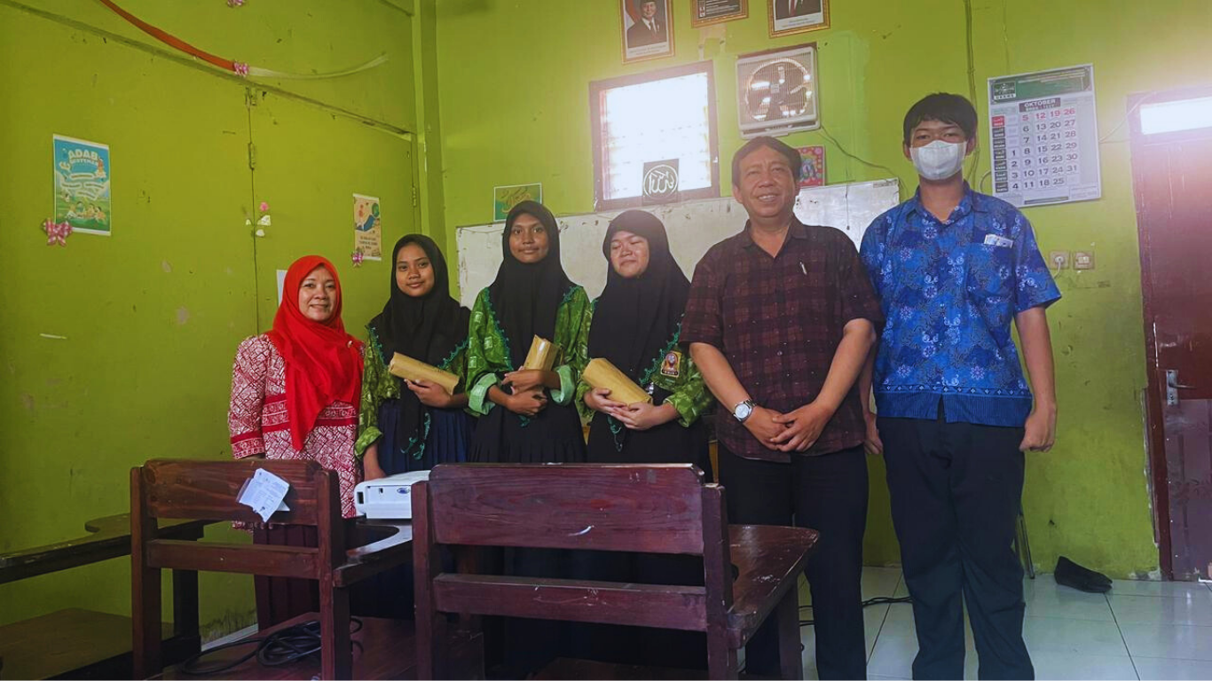 SMA Kertajaya Gelar Workshop Jurnalistik di SMP Mabadie Khoiri Ummah